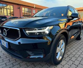 VOLVO XC40 T2 Momentum Core