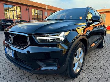 VOLVO XC40 T2 Momentum Core