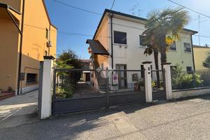 2 LOCALI A ALFONSINE