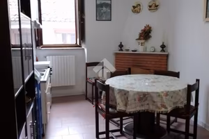 CASA SEMINDIPENDENTE A CASTELVETERE SUL CALORE