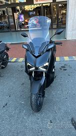 Xmax 300 Tech max