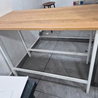 4 sgabelli alti  ikea e due tavoli