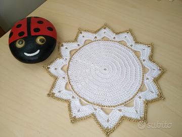 Centrino bianco a forma di stella 