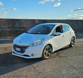 Peugeot 208 - 2012