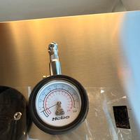 Misuratore pressione pneumatici