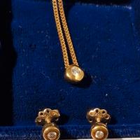 Collana ed orecchini in oro 18 k e punto luce