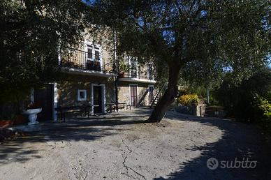 Villa di 268 m² con più di 5 locali a Bordighera