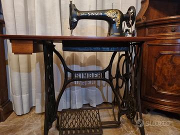 Macchina per cucire Singer antica 