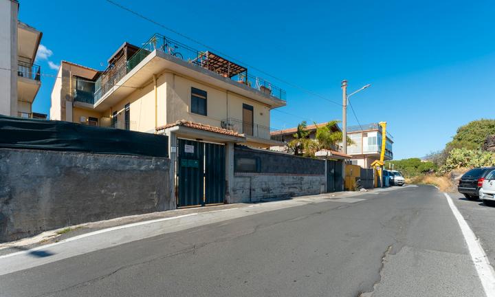 RAPISARDI-Via Dei Piccioni-3Vani- Ristrutturato