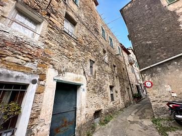 6 LOCALI A IMPERIA