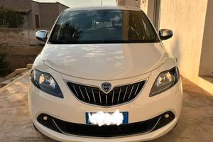Lancia Y Hybrid Ecochic Silver Alberta Ferretti