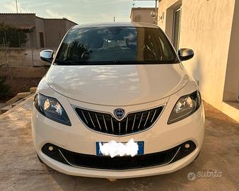 Lancia Y Hybrid Ecochic Silver Alberta Ferretti