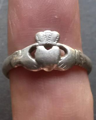 Anello Claddagh irlandese in Argento 925 - 4 gr.