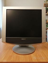 Sony 17" TFT Color Flat Panel LCD Monitor SDM-HX73