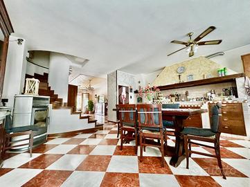 VILLA A SCHIERA A CAERANO DI SAN MARCO