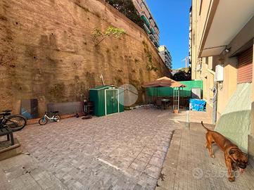 4 LOCALI A GENOVA