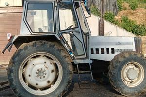 trattore agricolo 4x4 Lamborghini 