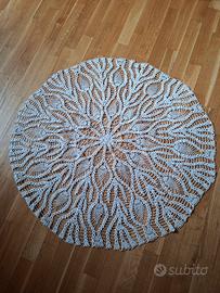  tovaglietta/ centro tavola all'uncinetto 