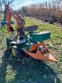 Mini escavatore trainato