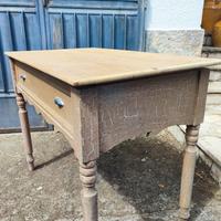 Antico vecchio tavolino arredi per trulli e dimora