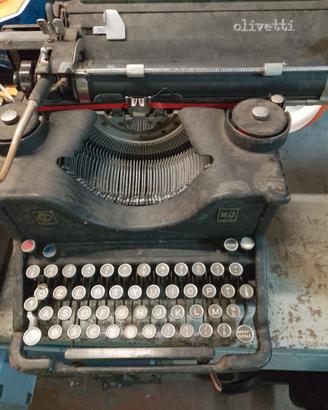 macchina da scrivere da collezione Olivetti 
