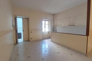 2 LOCALI A NAPOLI