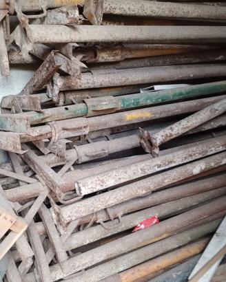 Puntelli a croce ,circa 40 pezzi