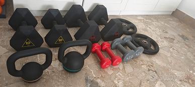 Attrezzatura palestra pesi manubri dischi ghisa 