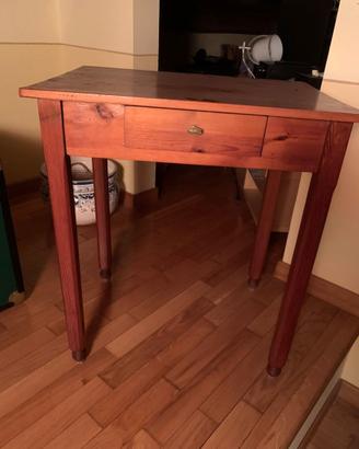 Tavolino di legno