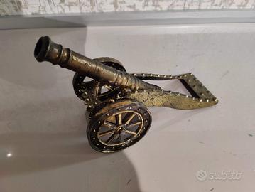 Modellino decorativo cannone antico metallo dorato