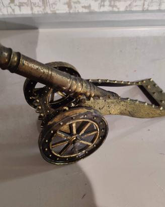 Modellino decorativo cannone antico metallo dorato