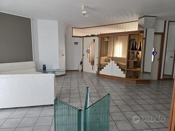 Luminoso pentavani a Caltanissetta