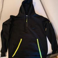 felpa nera con cappuccio 