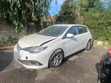 Toyota Auris 1.8 hybrid - incidentata