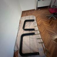 Tavolo radica di noce e poltrone in pelle