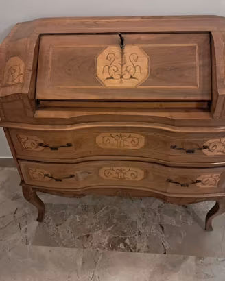 Mobile stile Maggiolini in legno con intarsi