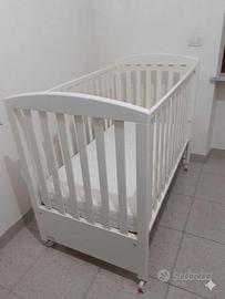 Lettino neonato in legno bianco