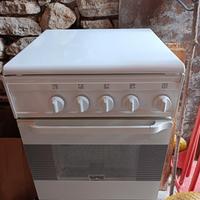 Cucina a gas 4 fuochi con forno elettrico 