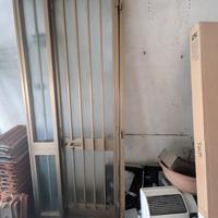 Porta in alluminio colore bronzo con vetri