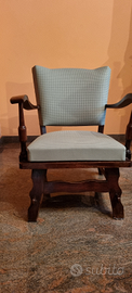 Poltroncina in legno imbottita