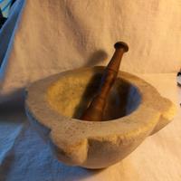 Mortaio in marmo genovese antico.