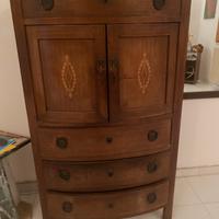 Mobile antico con marmo