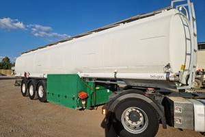 Semirimorchio cisterna carburanti