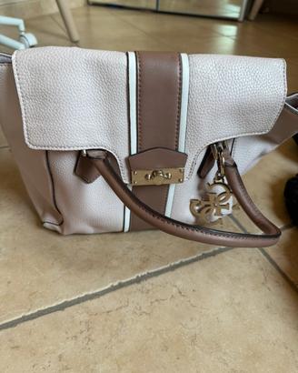 Borsa Guess spaziosa grande
