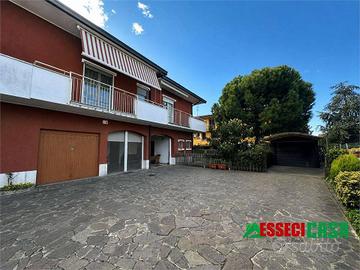 Villa di 183 m² con più di 5 locali e box auto a A