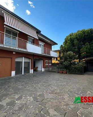 Villa di 183 m² con più di 5 locali e box auto a A