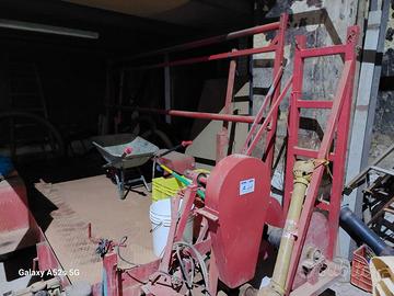 Rimorchio porta cingoli e stenditeli