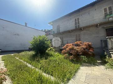 2 LOCALI A GASSINO TORINESE