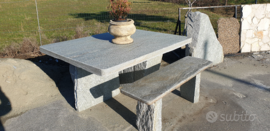 Tavolo in pietra