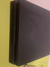 PS4 con 4 giochi